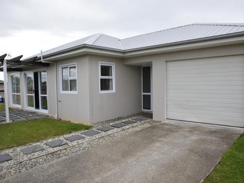 77 Lothian Crescent, Strathern