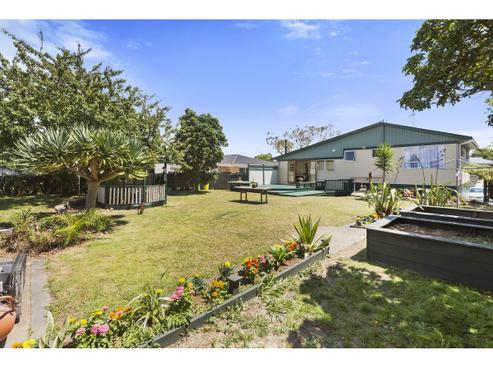 4 Binda Place, Botany Downs