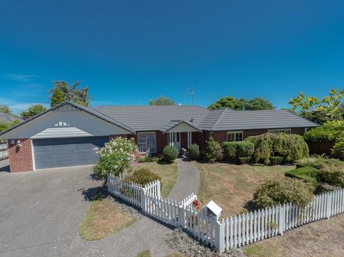 2 Guildford Place, Rototuna North
