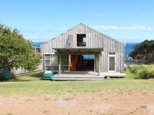 12 Marine Park Avenue, Rakino Island