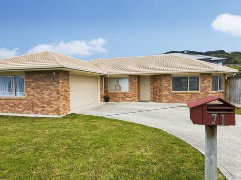 71 Percy Kinsman Crescent, Riverstone Terraces