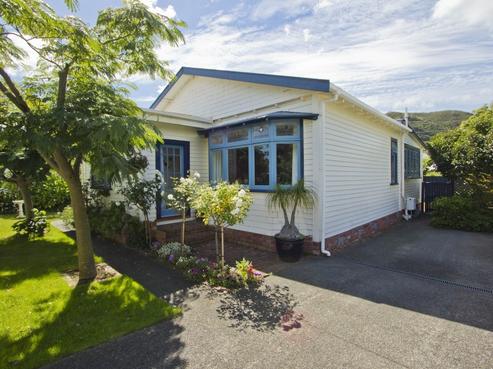 1138 High Street, Taita
