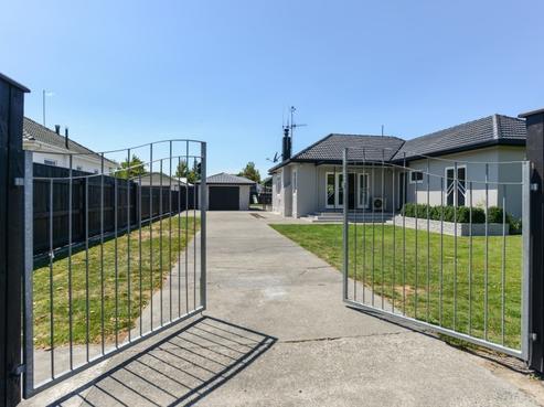 816 Churchill Street, Akina