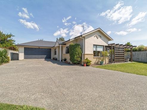 16 Burness Road, Greenmeadows