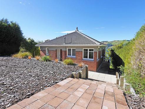 2 Rata Street, Ravensbourne