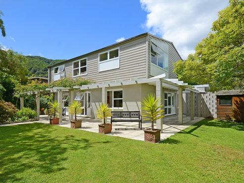 4 Dillon Street, Lowry Bay