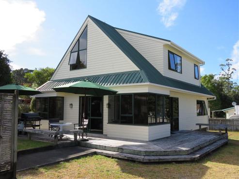121 Puriri Place, Matarangi