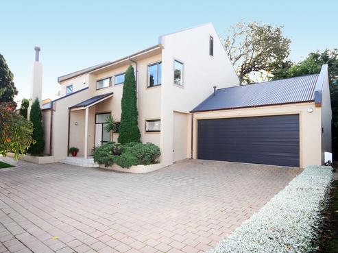 100 Great North Road, Saint Johns Hill