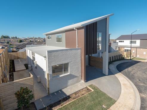 9 Springside Court, Huntington