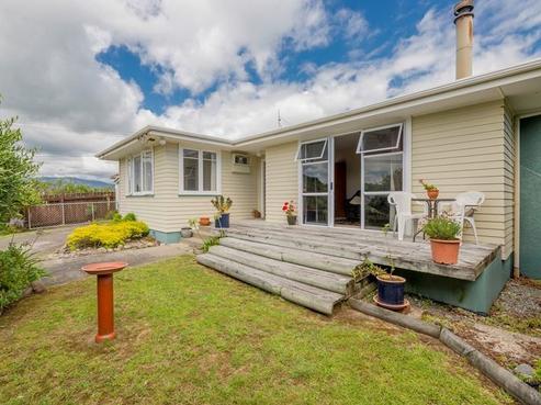 69 Tasman Road, Otaki Beach