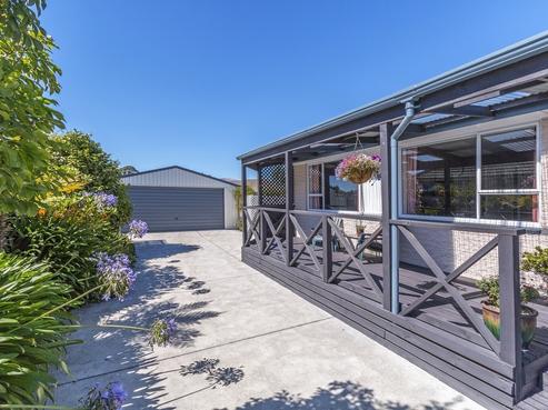 12 Damien Place, Bromley