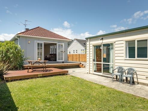 33 Biddle Crescent, Taita