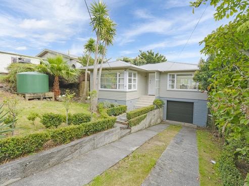 43 Derwent Crescent, Titirangi