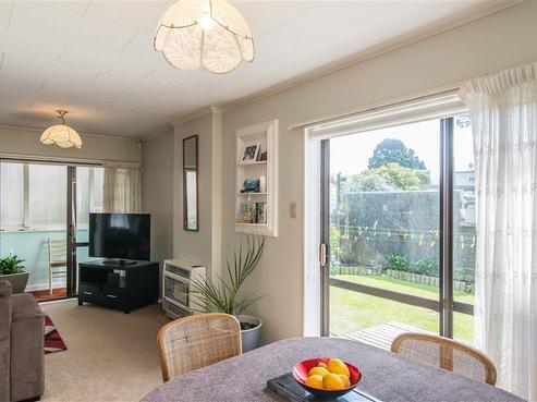 2/23 Waione Street, Petone