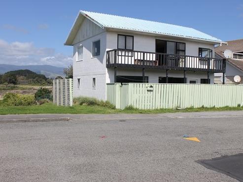 10 Moana Street, Otaki Beach