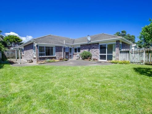15 Manly Gardens, Paraparaumu Beach