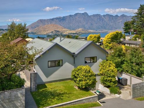 7 Greenstone Place, Fernhill/Sunshine Bay