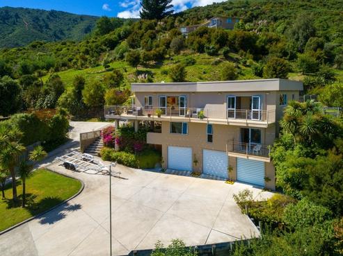 28 Moana View Road, Waikawa