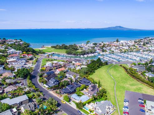 16A Commodore Parry Road, Castor Bay