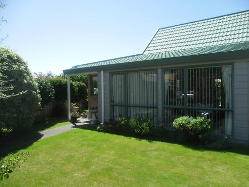 7/17 Redwood Close, Paraparaumu