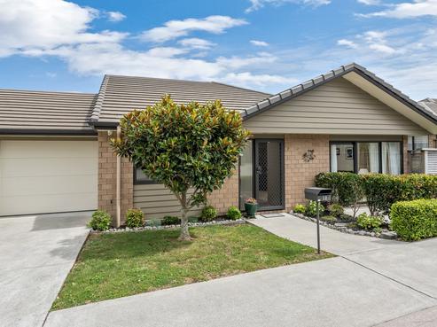 12 Royalle Mews, Botany Downs