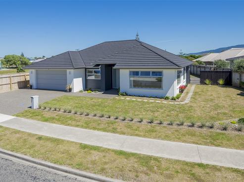 4 Pharazyn Avenue, Waikanae Beach