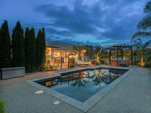 407 Glenbrook Beach Road, Glenbrook