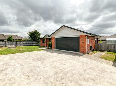 8 Holly Place, Rototuna North