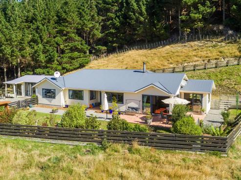 434 South Makara Road, Makara