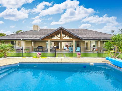580 West Coast Road, Oratia