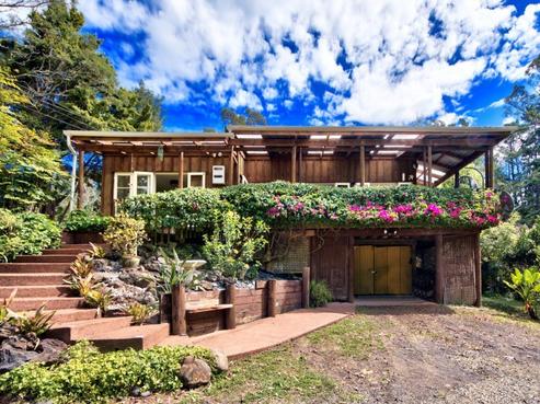 663 Huia Road, Parau