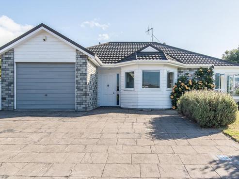 10 Beachwater Grove, Paraparaumu Beach