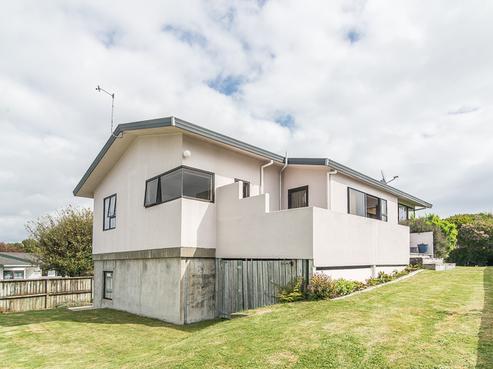 5 Robert Grove, Paraparaumu