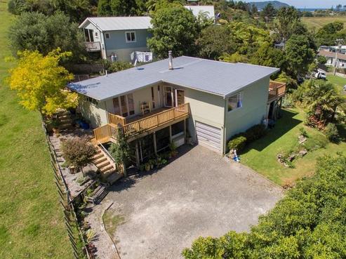 2 Ocean Beach Road, Tairua