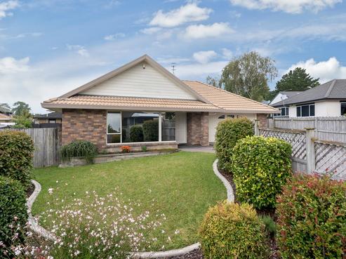 3 Bernie Edwards Place, Botany Downs