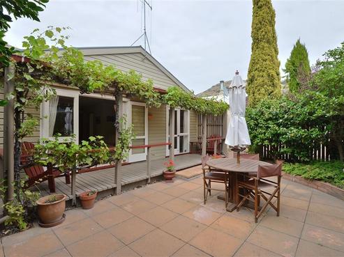16 Sumnervale Drive, Sumner