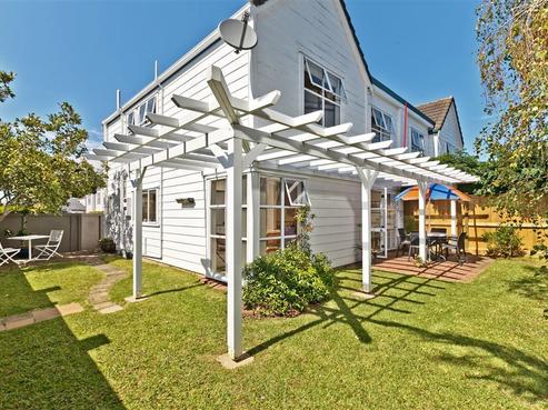 18 Woodbridge Lane, Milford