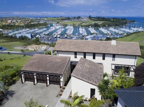 143 Roberts Road, Matakatia