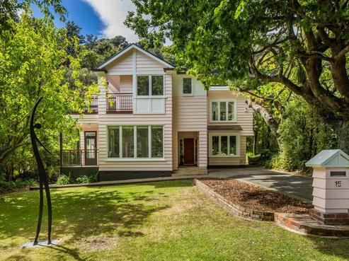 15 Walter Road, Lowry Bay