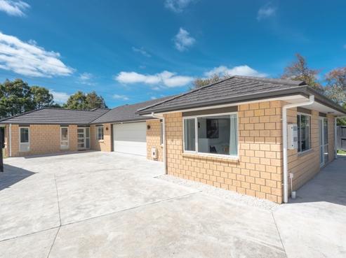 208 Saint James Drive, Huntington