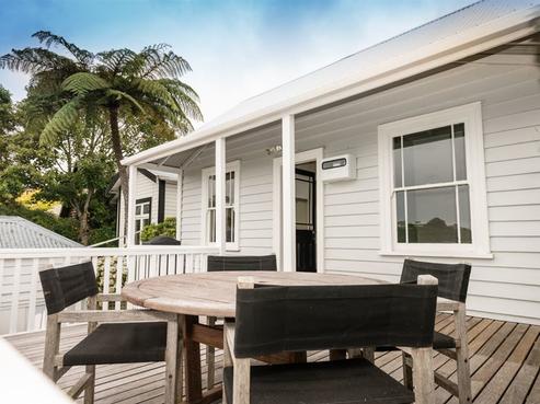 8 Barton Terrace, Thorndon