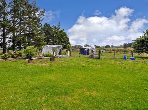 1351 Dairy Flat Highway, Dairy Flat