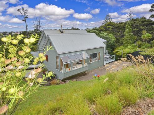 19A Tui Glen Road, Birkenhead