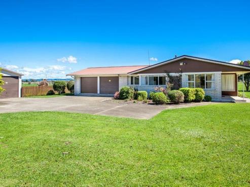 16 West Bank Road, Thornton