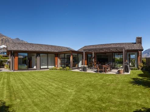 2 Glengarry Court, Jacks Point