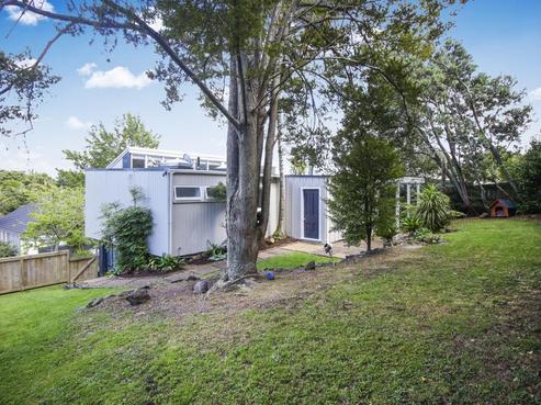 28 Derwent Crescent, Titirangi