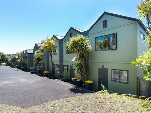 44M Fields Parade, Oteha