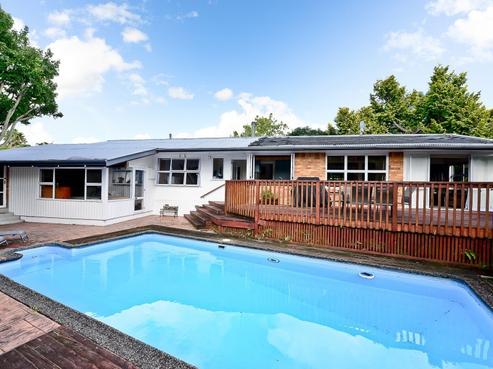 726 River Road, Chartwell