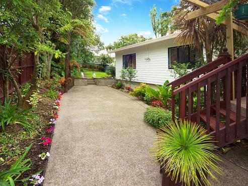 9 Thalia Place, Totara Vale