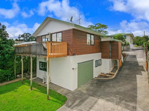 822B East Coast Road, Oteha